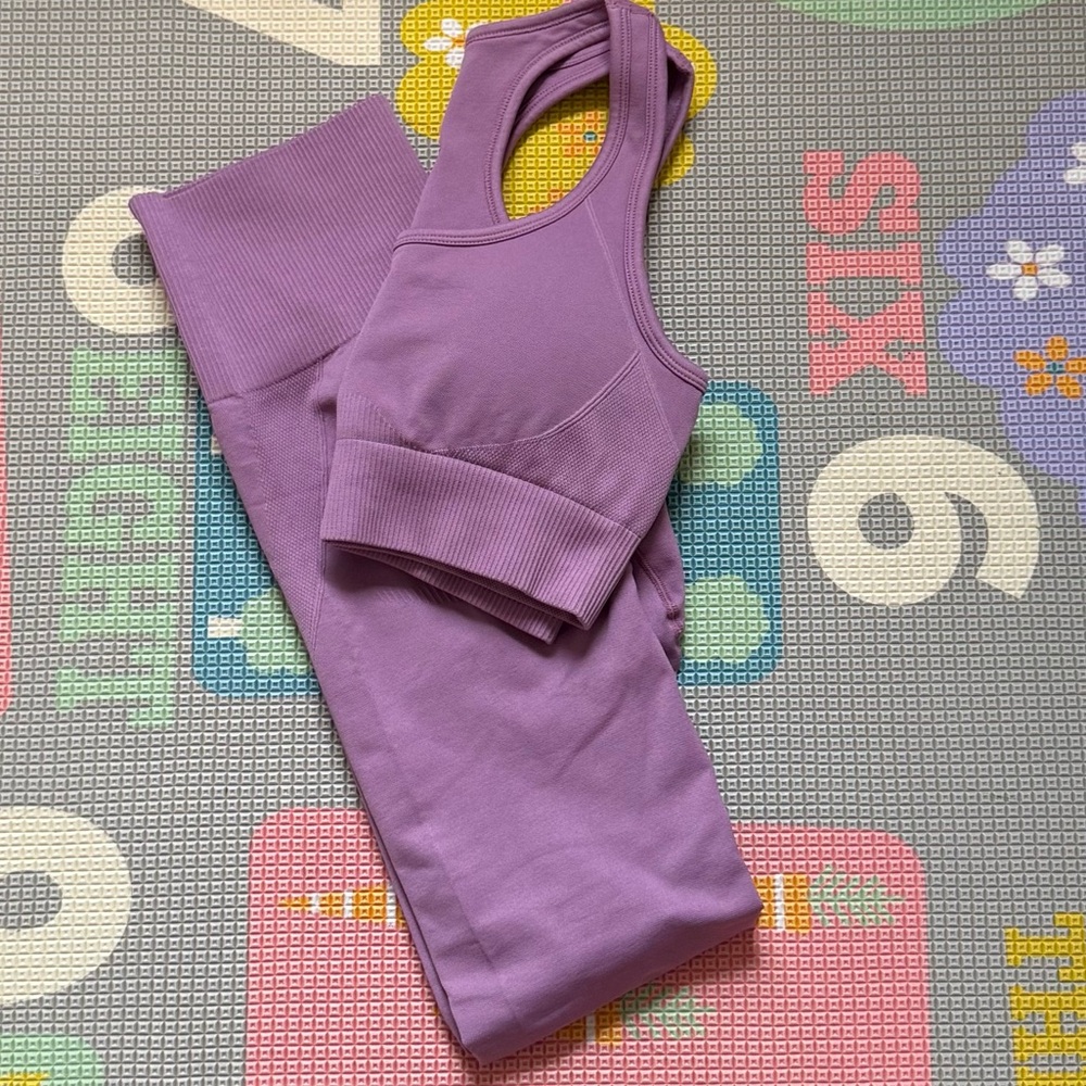 Purple Sports Bra and Leggings Set   Size medium